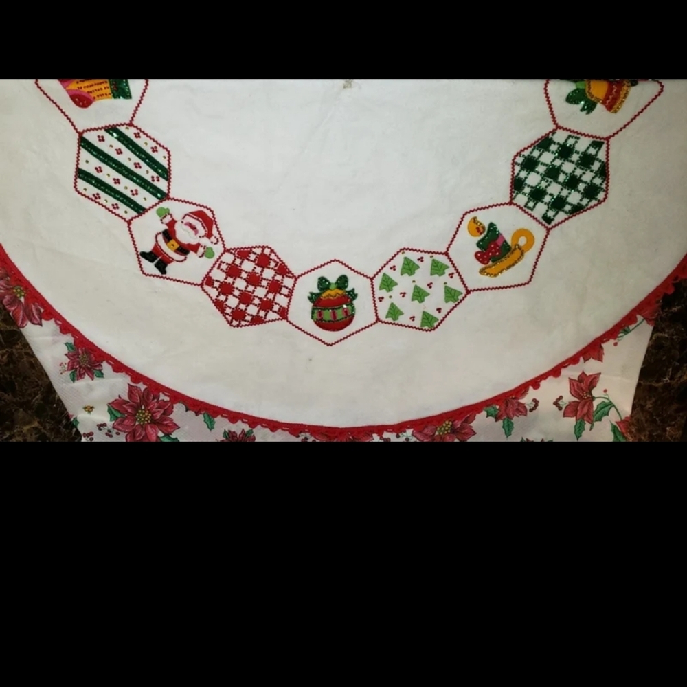 Mid-Century Bucilla Christmas Tree Skirt - Picture 3 of 12